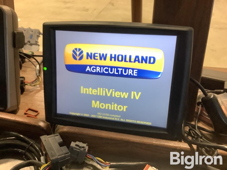 2017-case-ih-700-image-11