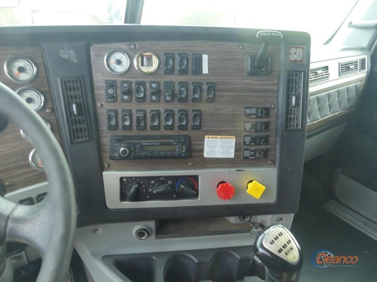 2016-freightliner-122sd-image-16