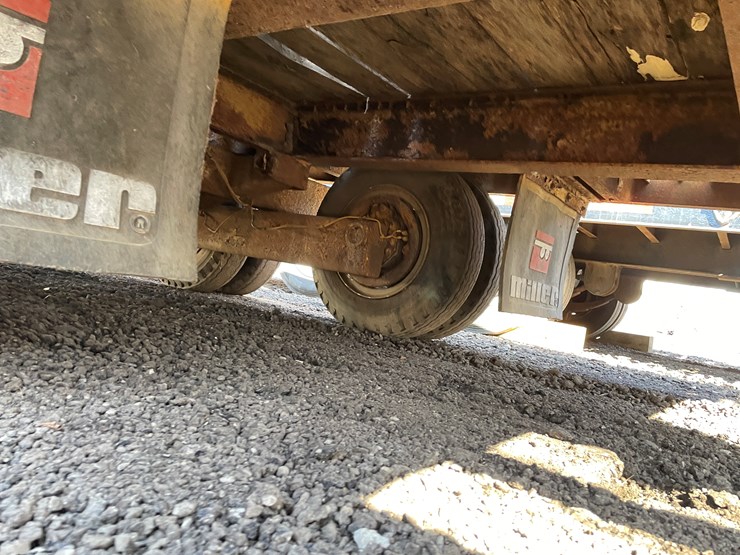 #6062-•-1992-bera-tandem-axle-tilt-bed,-equipment-trailer-(has-wi-title)-image-9