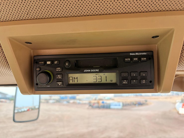 john-deere-8110-image-30