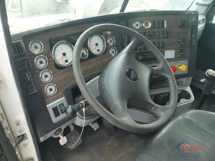 2016-freightliner-122sd-image-14