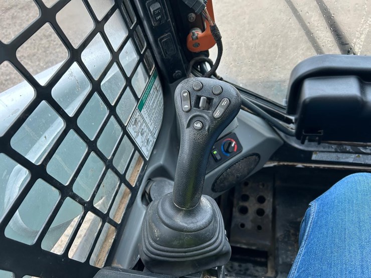 2022-bobcat-t870-image-25