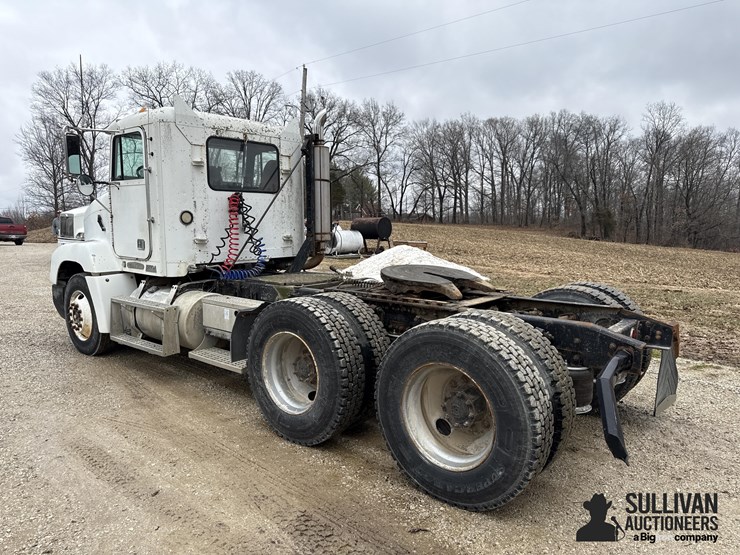 1996-freightliner-fld112-image-7