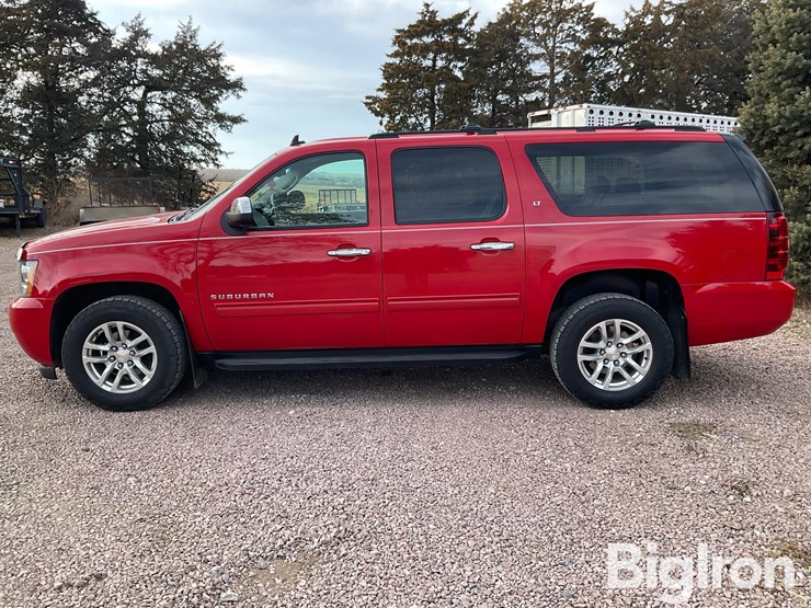 2012-chevrolet-suburban-1500-image-8