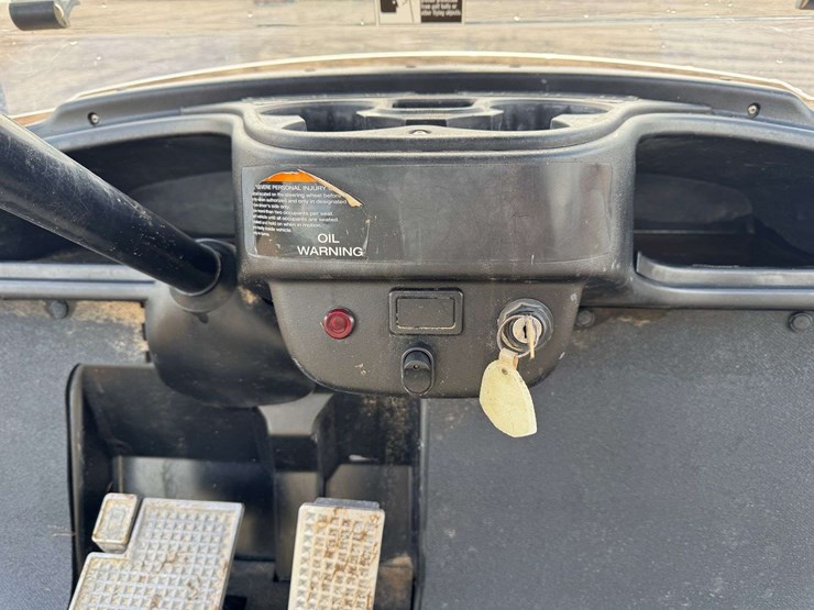 2012-yamaha-ydrax2-gas-powered-4-seat-golf-cart-image-12