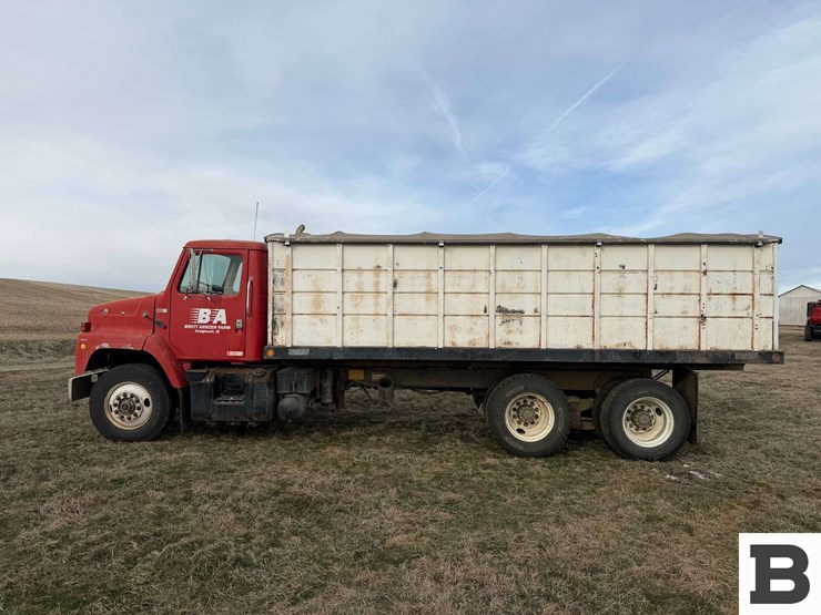 1985-international-s2300-image-3