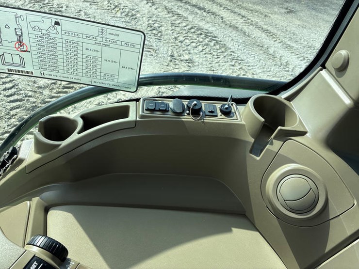 2023-john-deere-8rx-370-image-90