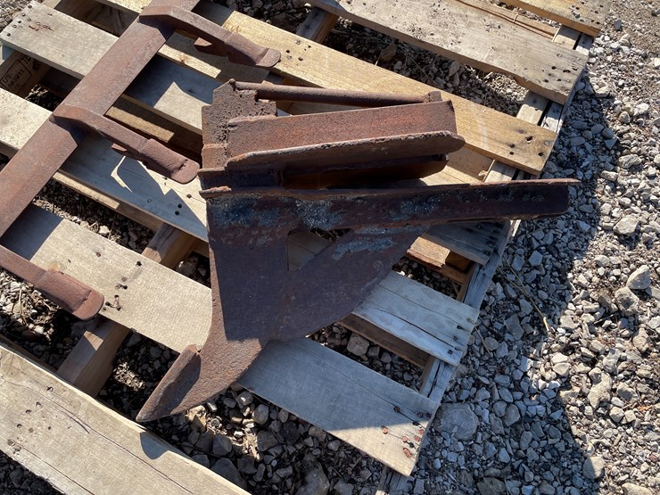 #6089-•-bucket-tooth-bar-and-ripper-attachment-image-3