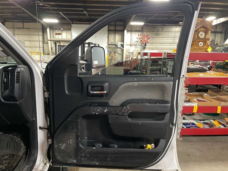 2015-chevrolet-silverado-2500hd-image-19