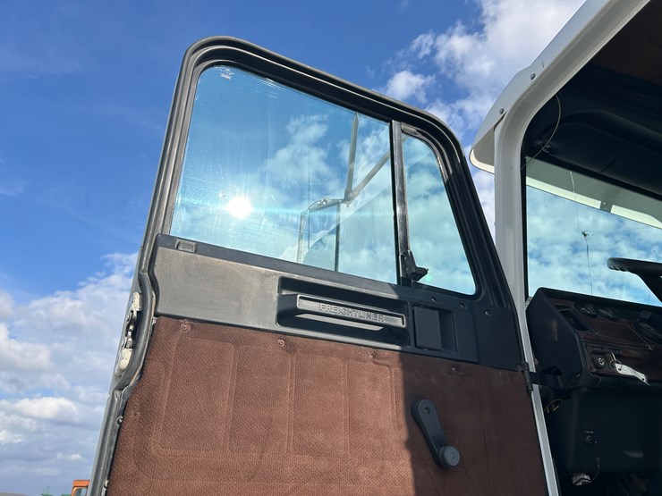 #39248-•-2000-freightliner-fd1-t/a-single-cab-truck-tractor-1fuy3mcb2ylb03327-image-38