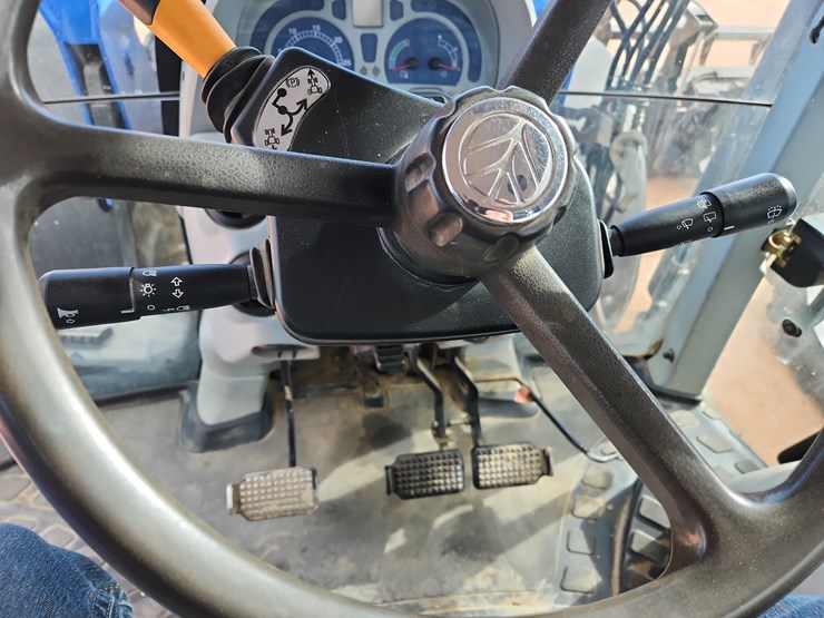 2010-new-holland-t7050-image-37