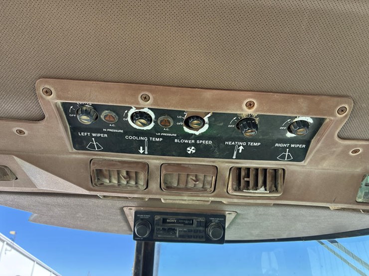 1984-john-deere-4650-image-67