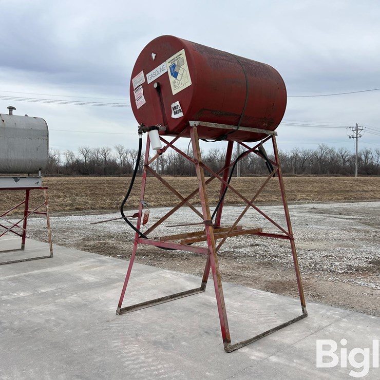 Free Standing 300-Gallon Gasoline Tank