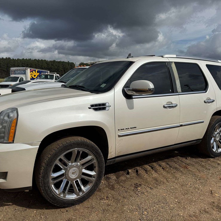 2011 CADILLAC ESCALADE