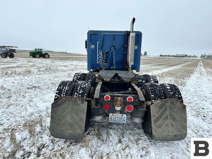 1999-freightliner-fld120-image-4