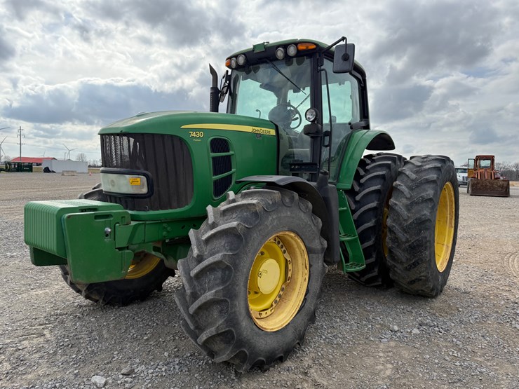 john-deere-7430-image-2