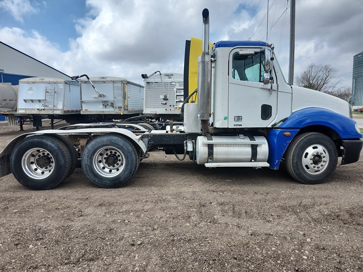 tag-#285,-freightliner-semi-image-15