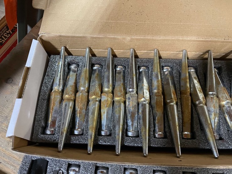 #2311-•-set-of-32-spiked-lug-nuts-(pr12)-image-5