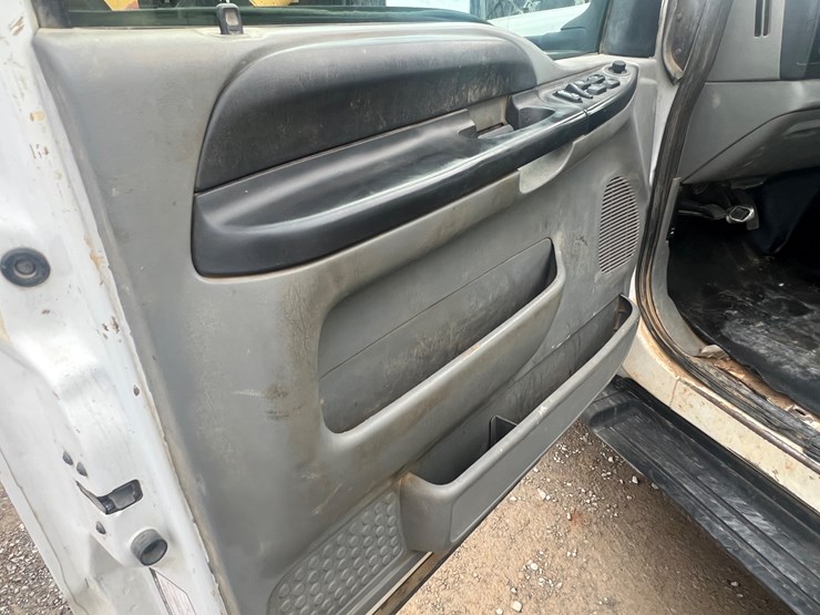 ford-f350-xlt-image-30