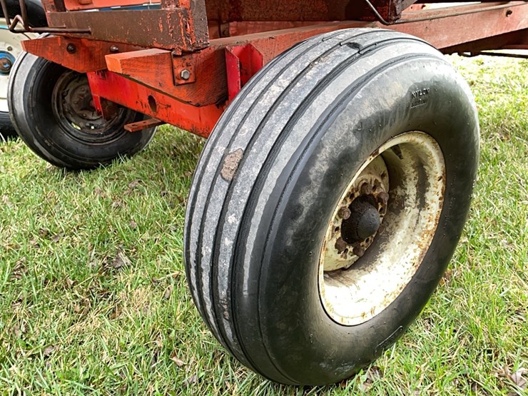 tag-#110,-200-bu-hopper-wagon-image-12