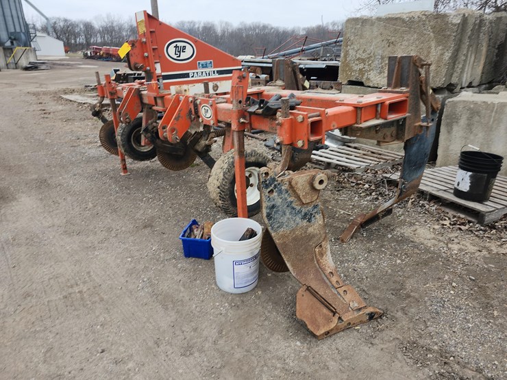 tag-#159,-paratill-4-leg-ripper-image-1