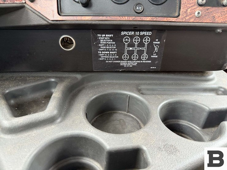 2001-international-9200-image-60