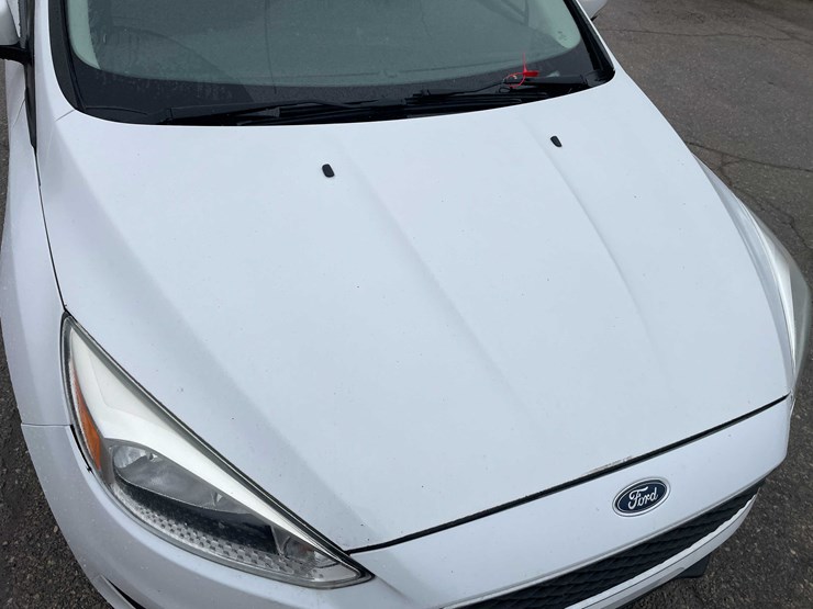 #1428-•-2015-white-ford-focus-se-sedan-(has-wi-title)-image-13