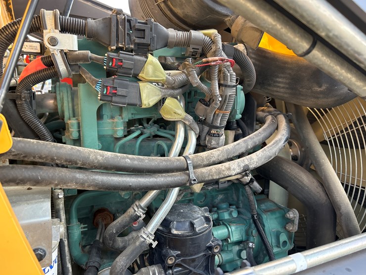 2012-volvo-bl70b-image-77