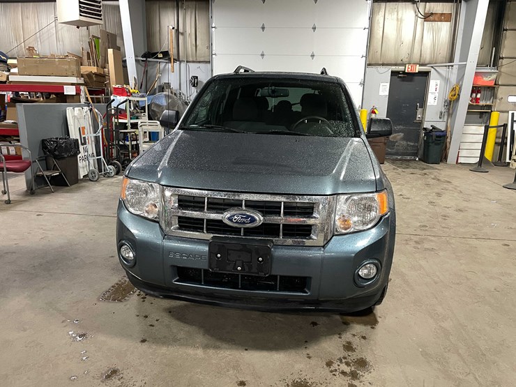 2011-ford-escape-image-2