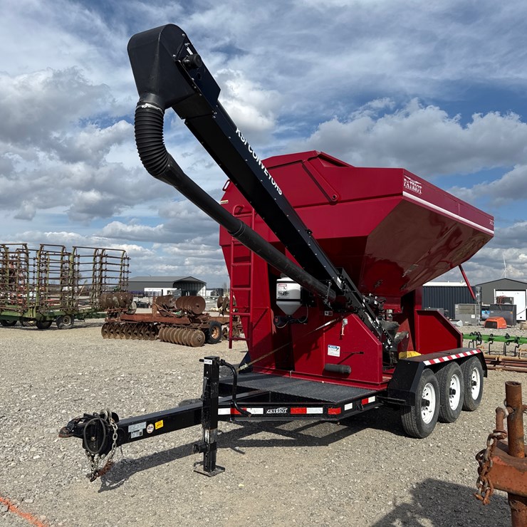 #5335 • 2022 Patriot 245C Seed Tender Trailer 1M9P1F43XNM954125 & 34739