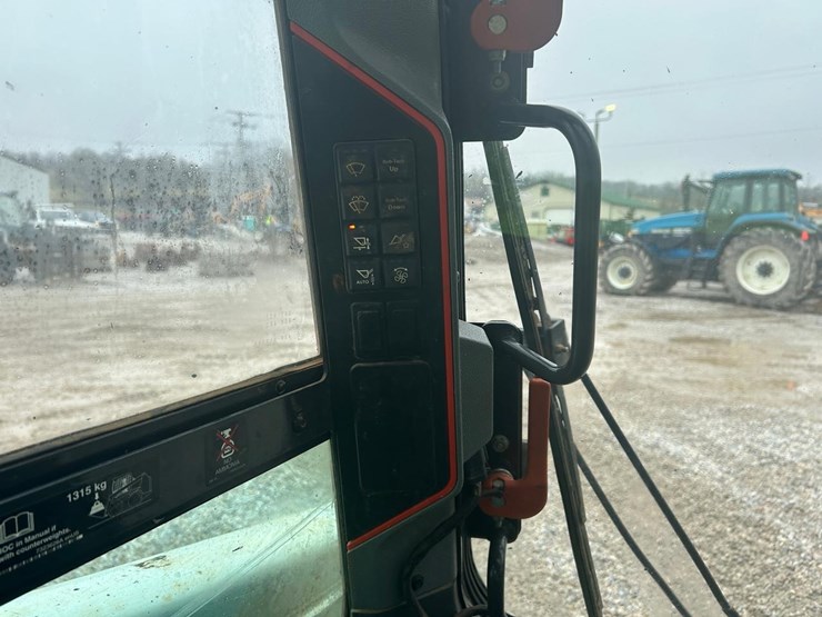 2022-bobcat-t76-image-23