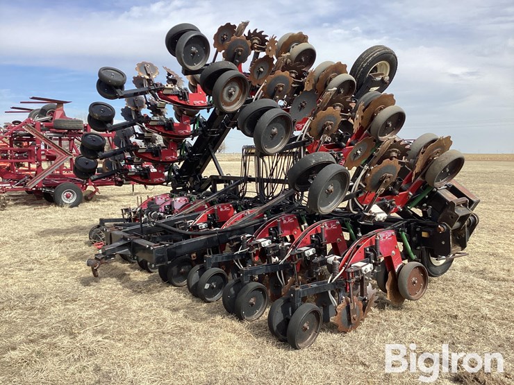 strip-cat-16r30-strip-till-machine-image-5