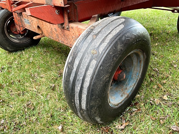 tag-#109,-200-bu-hopper-wagon-image-7