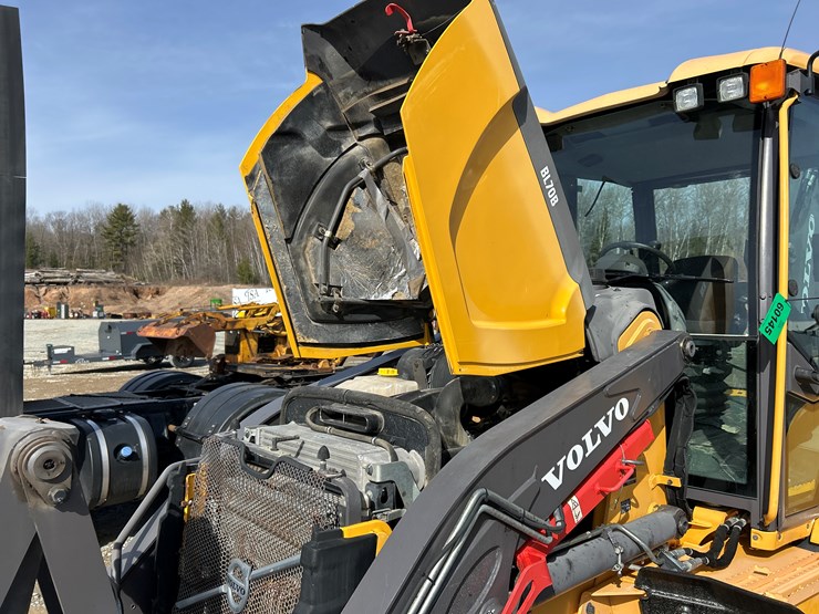 2012-volvo-bl70b-image-75