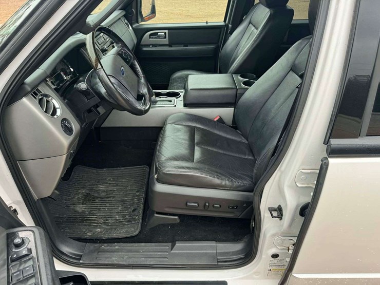 2014-ford-expedition-limited-image-17