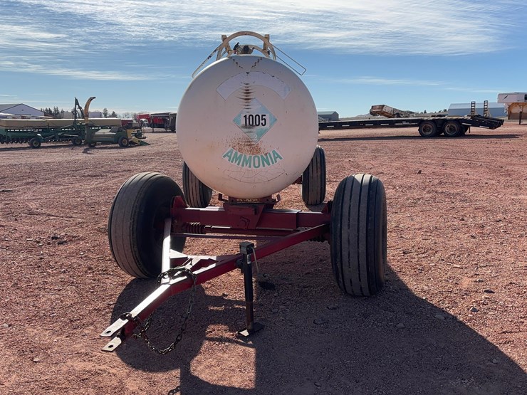 anhydrous-tank-with-trailer-image-4