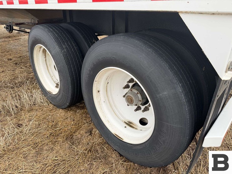 2007-neville-trailer-image-13