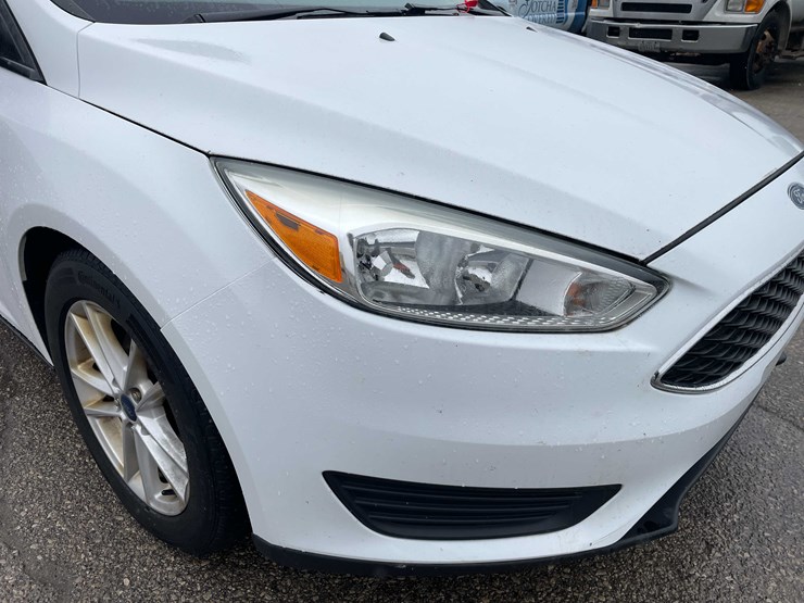 #1428-•-2015-white-ford-focus-se-sedan-(has-wi-title)-image-12