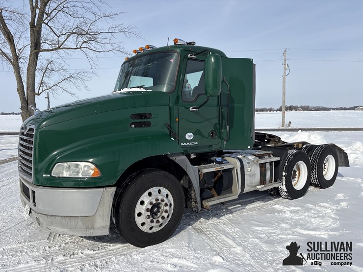 2014-mack-pinnacle-cxu613-image-1