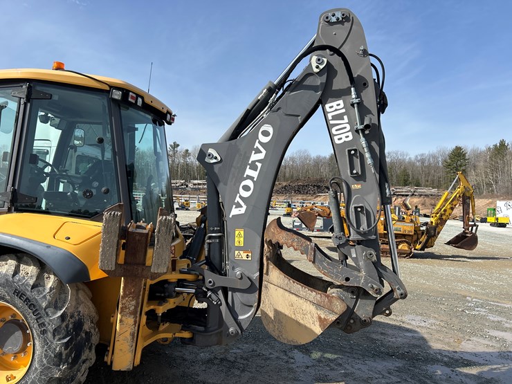 2012-volvo-bl70b-image-35