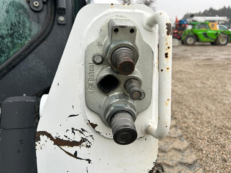 2022-bobcat-t870-image-11