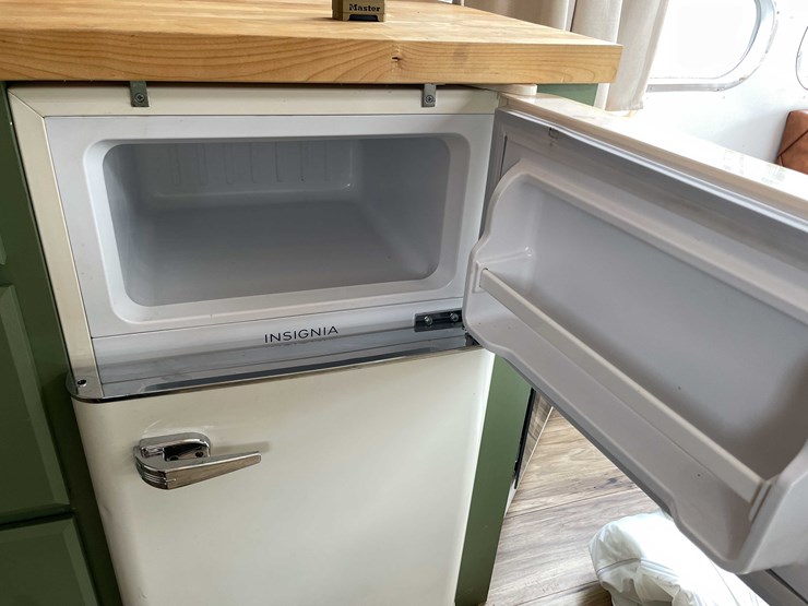 #1435-•-1978-airstream-land-yacht-31'---fully-remodeled,-road-ready-(has-wi-title)-(of)-image-81