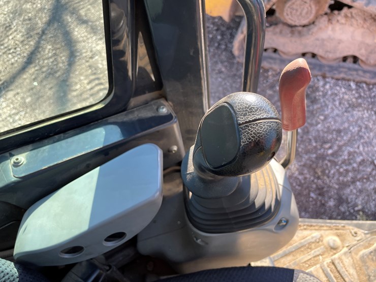 hitachi-zx30u-image-44