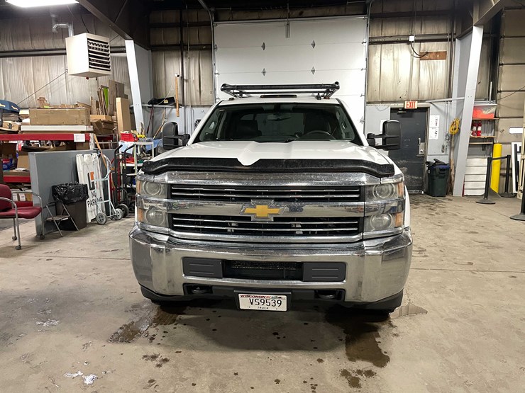 2015-chevrolet-silverado-2500hd-image-2