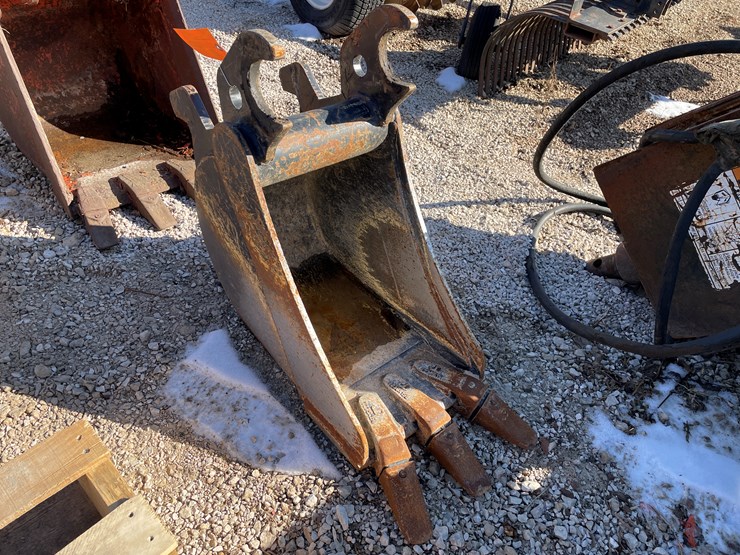 john-deere-12-image-1