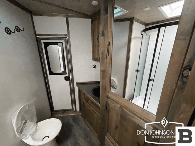 2024-trails-west-classic-lq-4-h-horse-trailer-image-29