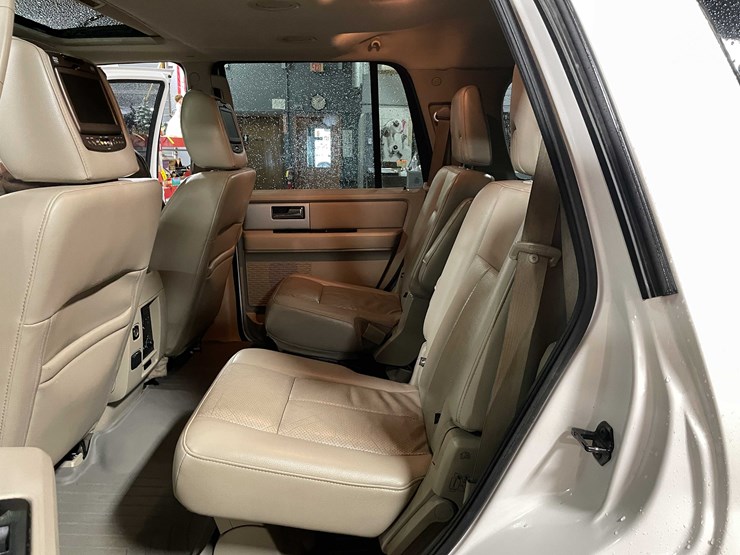 2014-ford-expedition-limited-image-30