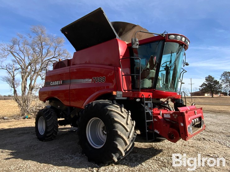 2010-case-ih-7088-image-3