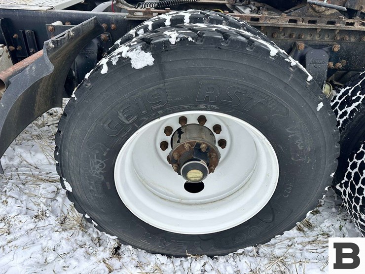 1999-freightliner-fld120-image-43