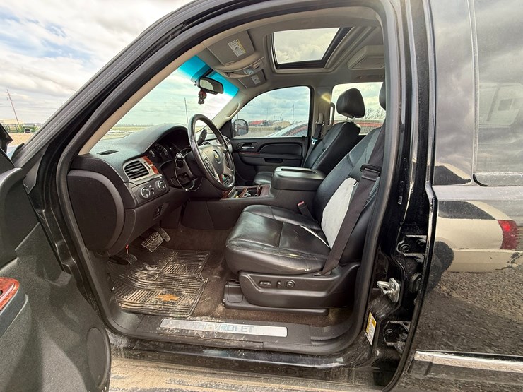 2014-chevrolet-tahoe-image-19